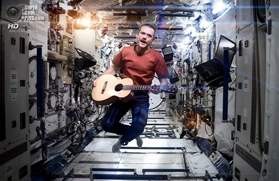 Канадский астронавт выпустит альбом записанных в космосе песен
