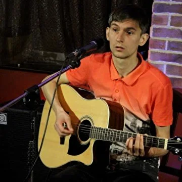 Евгений Белозёров - рок -музыкант. 