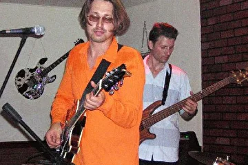 Концерт "Без Выходных" в Unplugged Cafe (Москва), август 2005 года