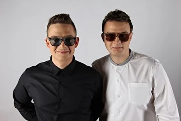 H.A.N.D – московский творческий дуэт Виктора Устенко и Сергея Ксенофонтова, играющий в стиле глэм-поп. 