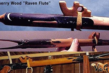 Авторская индейская флейта "Ворон" племени чероки. Автор флейты - Scott Loomis. Флейта изготовлена из вишневого дерева.