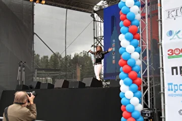 День России на Поклонной горе на сцене певица Ирина Кольба