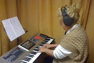 Ольга Перевалова отличный профессиональный клавишник