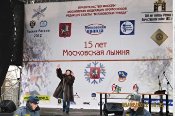  Московская лыжня 2012: выступление певицы Ирины Кольбы.