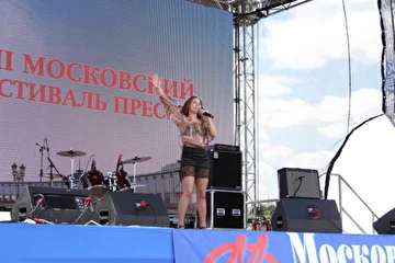 Поклонная гора Москва певица Ирина Кольба