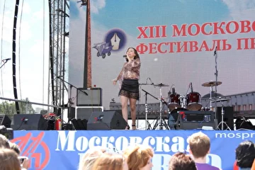 Поклонная гора Москва певица Ирина Кольба